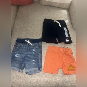 Lot of 3 pairs of shorts for boys size 4/5